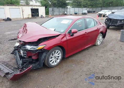 2021 Toyota Camry Le из США, поврежденный, VIN 4T1C11AK8MU600193